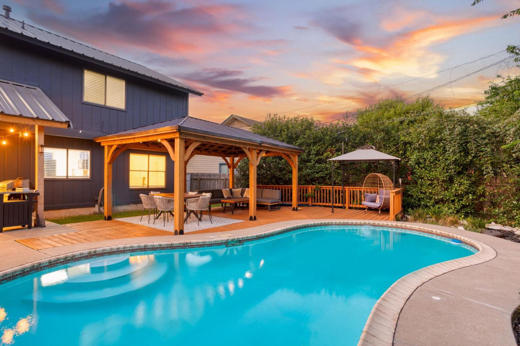 Timeless-Texas-Inn - Heated Pool Oasis & Lux Vibe Раунд-Рок Экстерьер фото