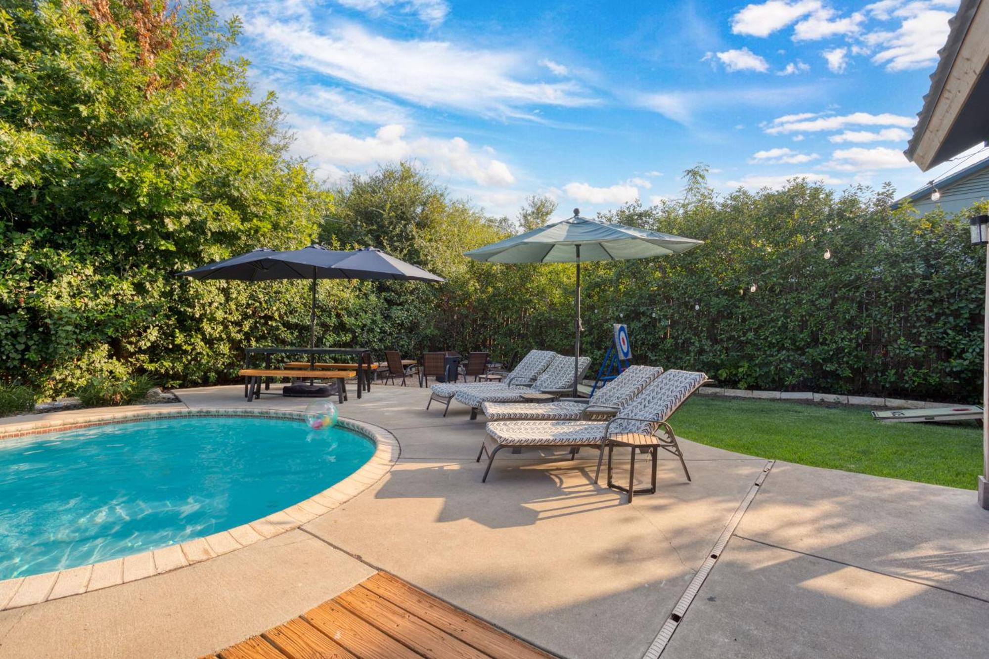 Timeless-Texas-Inn - Heated Pool Oasis & Lux Vibe Раунд-Рок Экстерьер фото